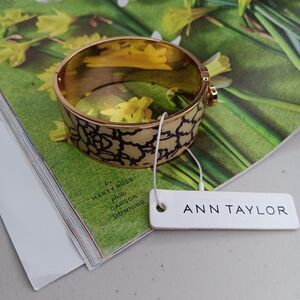 NEW Ann Taylor Tropical Enamel Hibiscus Goldtone Hinged Bangle Bracelet Jewelry